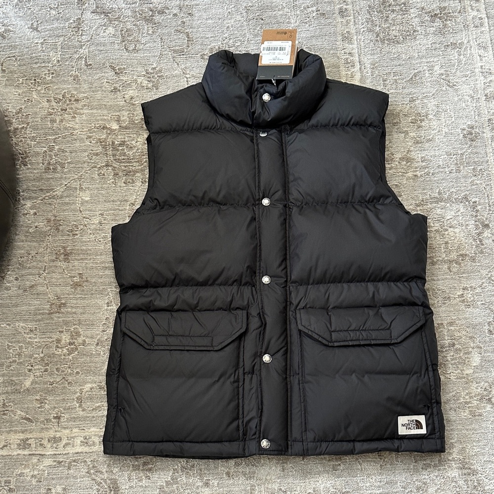 The North Face Men's Medium Sierra Down Vest. Black. NWT’s.